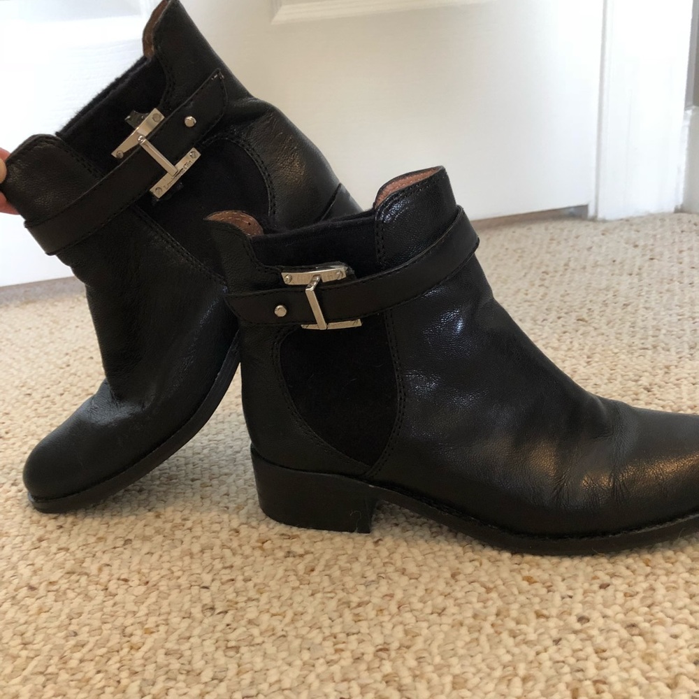 Louise Et Cie ankle booties by Vince camuto